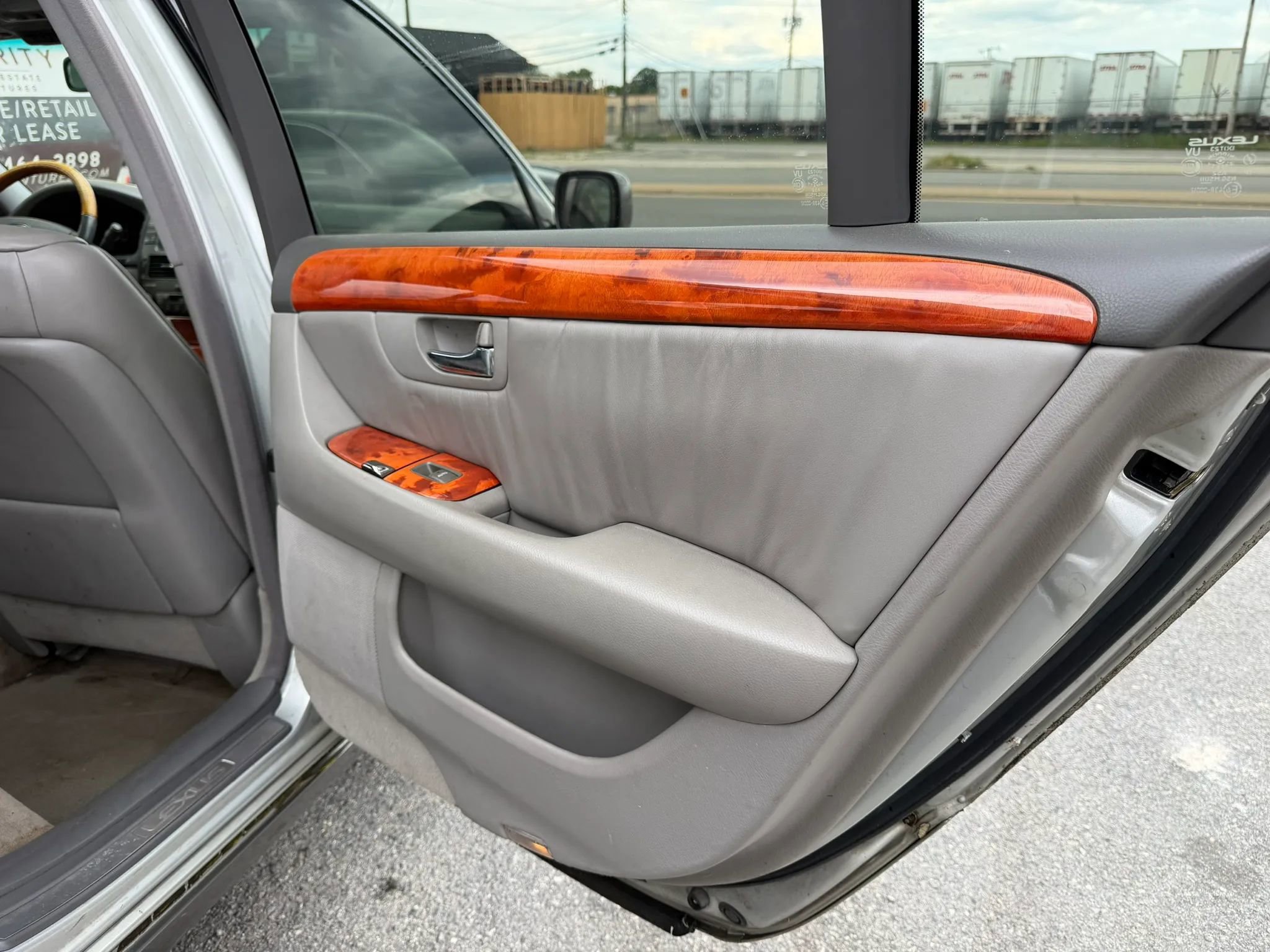 Used 2002 Lexus LS 430 RWD image 10