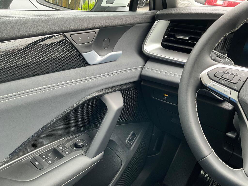 New 2026 Volkswagen Tiguan SE AWD/4WD image 24