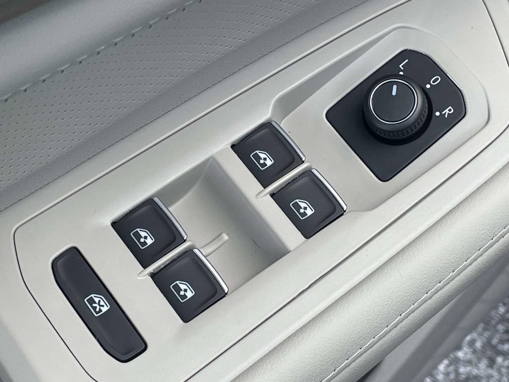 New 2026 Volkswagen Atlas SE FWD image 18
