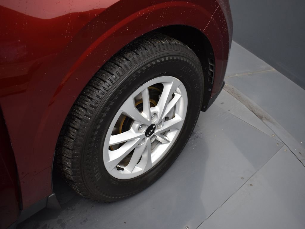 Used 2024 Kia Carnival LX image 34