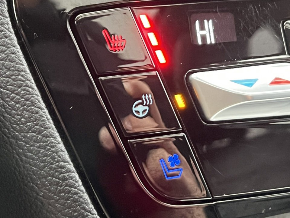 Certified 2021 Ford Explorer Limited w/ Hybrid Equipment Group 310A image 27