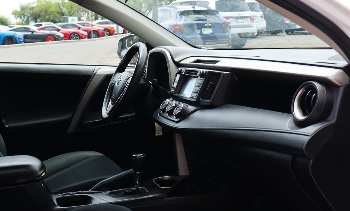 Used 2018 Toyota RAV4 LE w/ All Weather Liner Package FWD image 31
