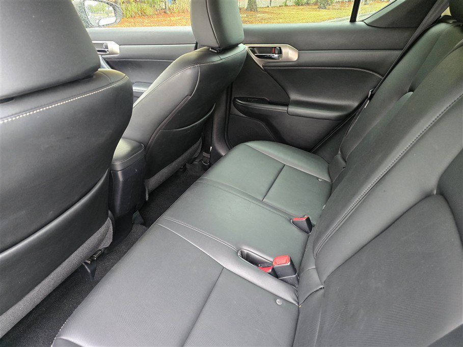 Used 2015 Lexus CT 200h FWD image 16