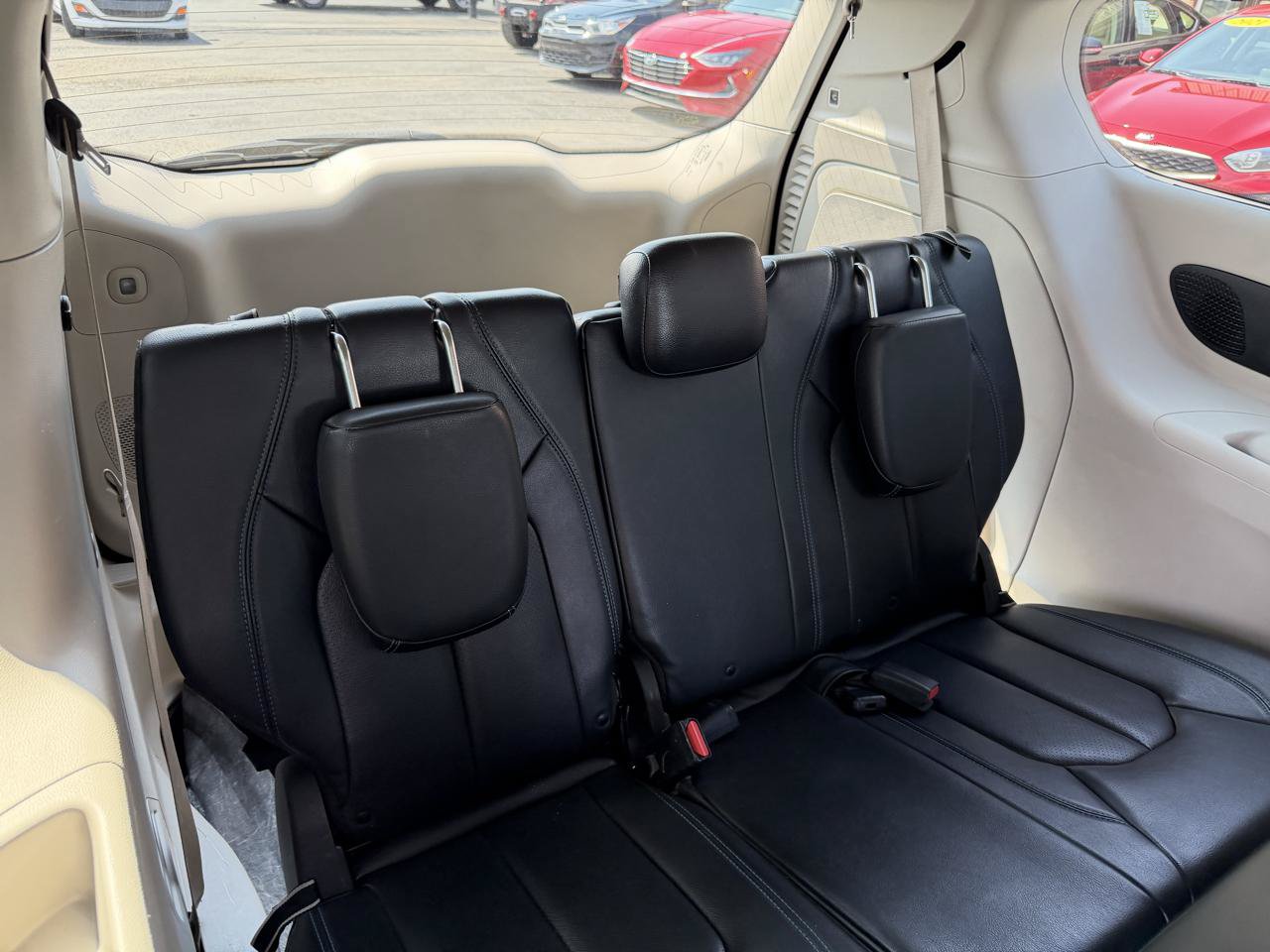 Used 2021 Chrysler Pacifica Touring-L FWD image 21