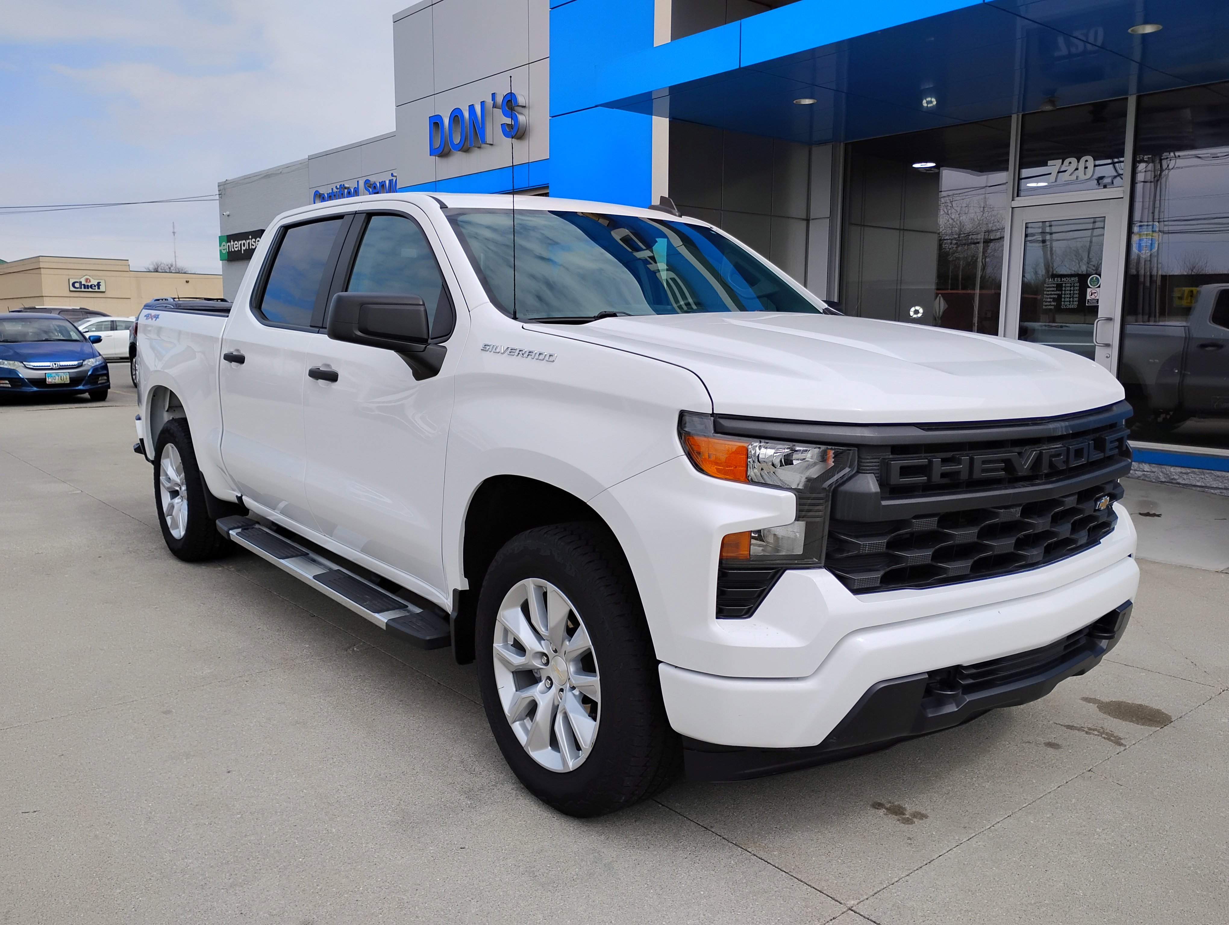 Used 2022 Chevrolet Silverado 1500 Custom AWD/4WD image 3