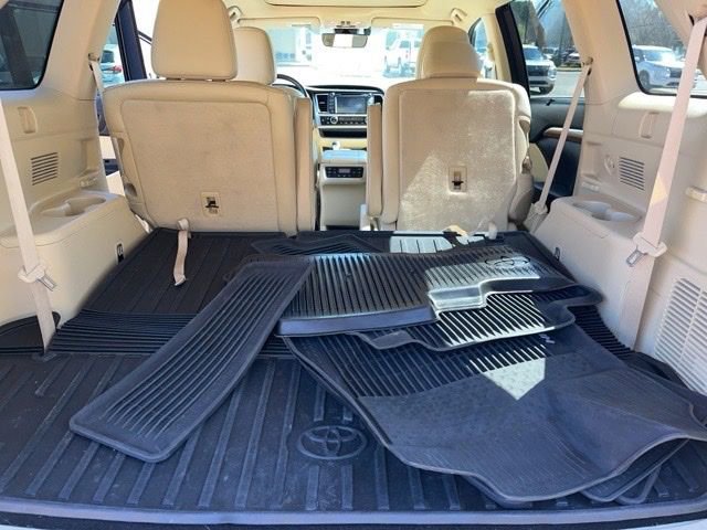 Used 2017 Toyota Highlander Limited Platinum image 30