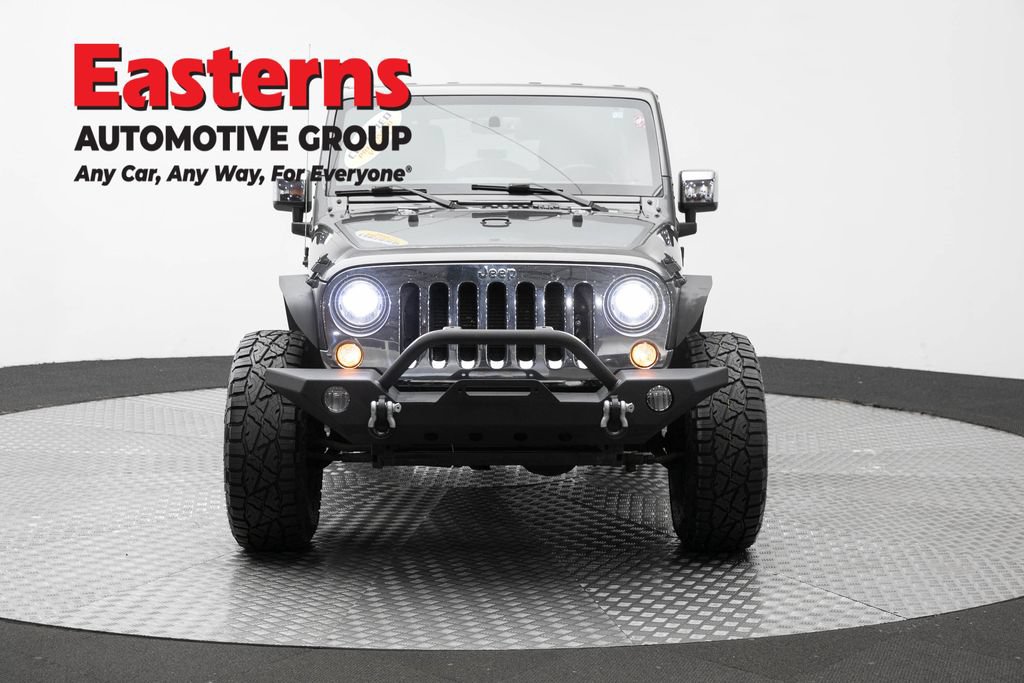 Used 2017 Jeep Wrangler Unlimited Sahara w/ Dual Top Group AWD/4WD image 2