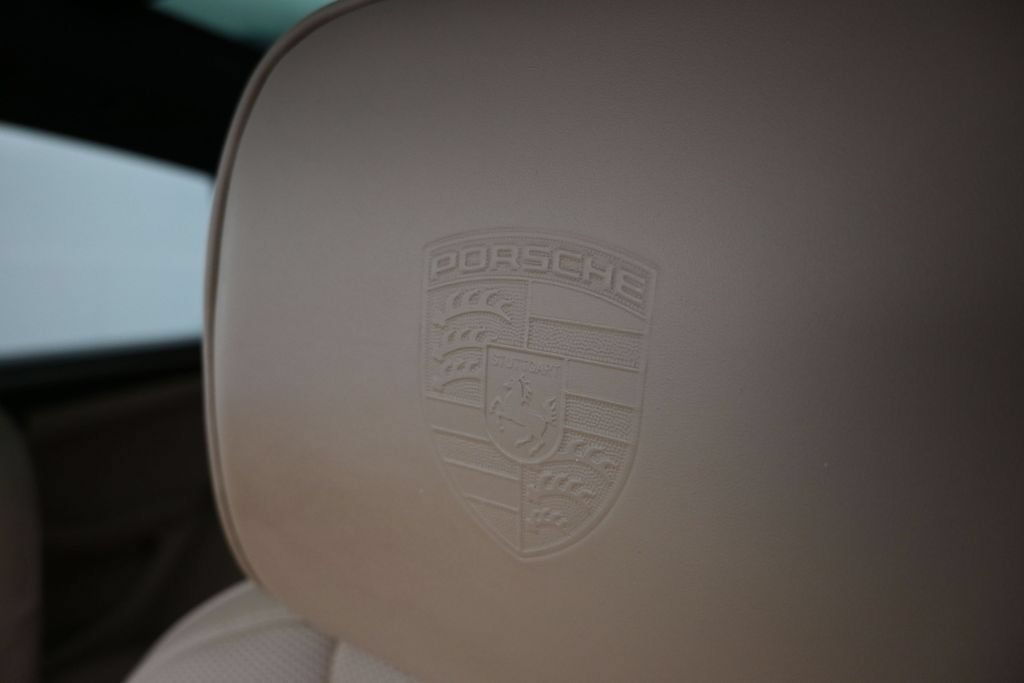 Certified 2023 Porsche Macan Turbo AWD/4WD image 9