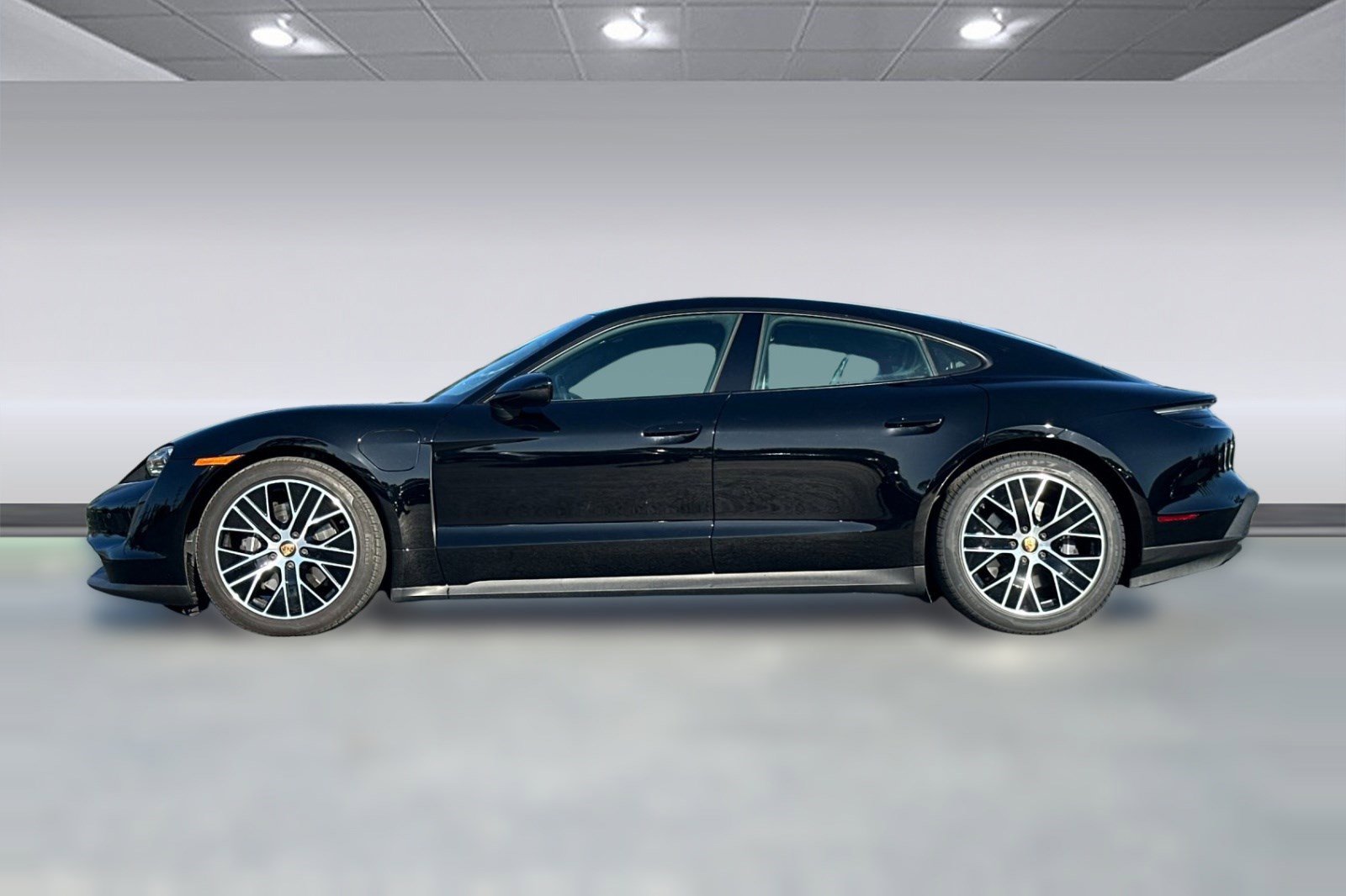 Used 2024 Porsche Taycan image 2