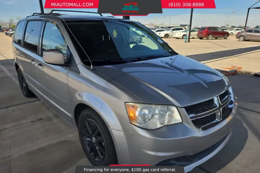 Used 2015 Dodge Grand Caravan SXT w/ UConnect Hands-Free Group FWD image 3