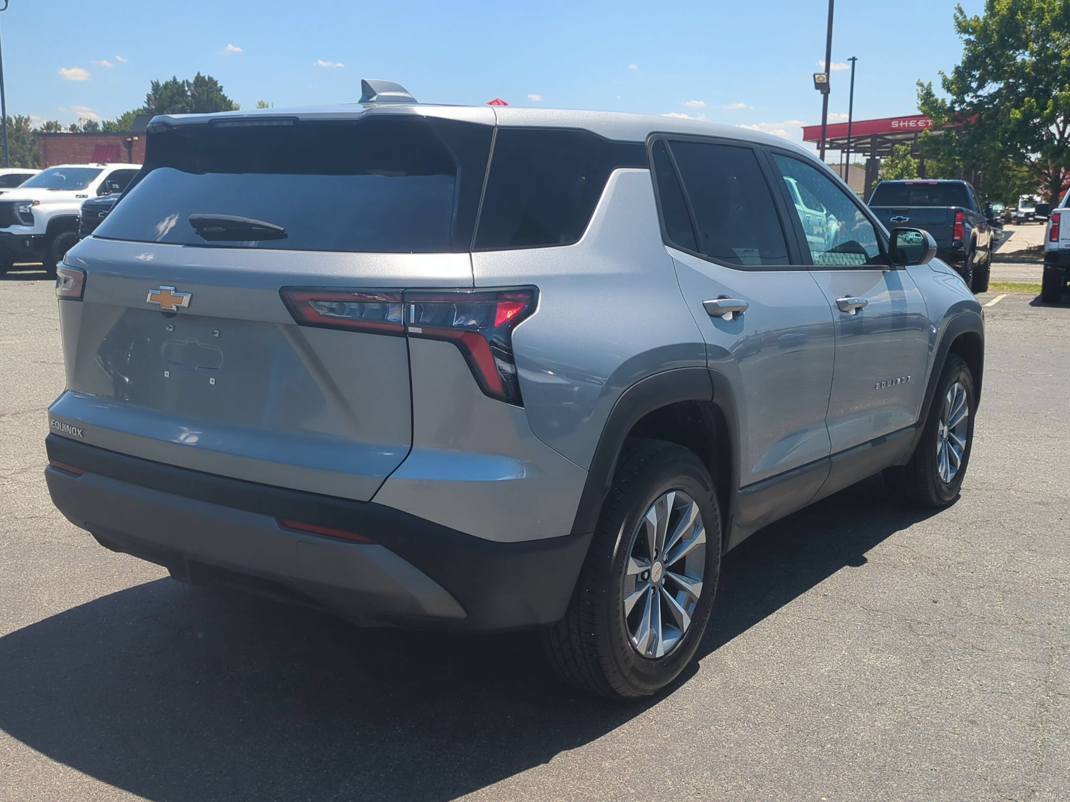 Used 2026 Chevrolet Equinox LT FWD image 5