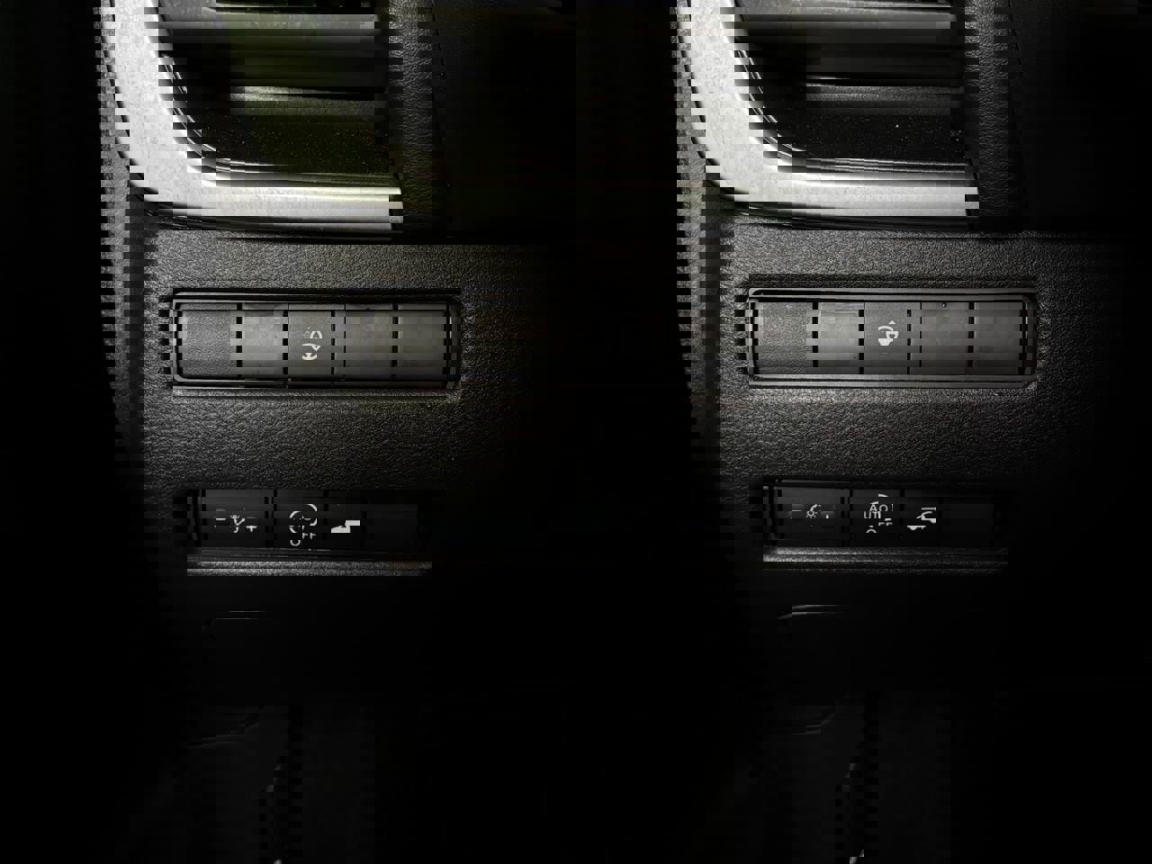 Used 2025 Nissan Rogue SV FWD image 22