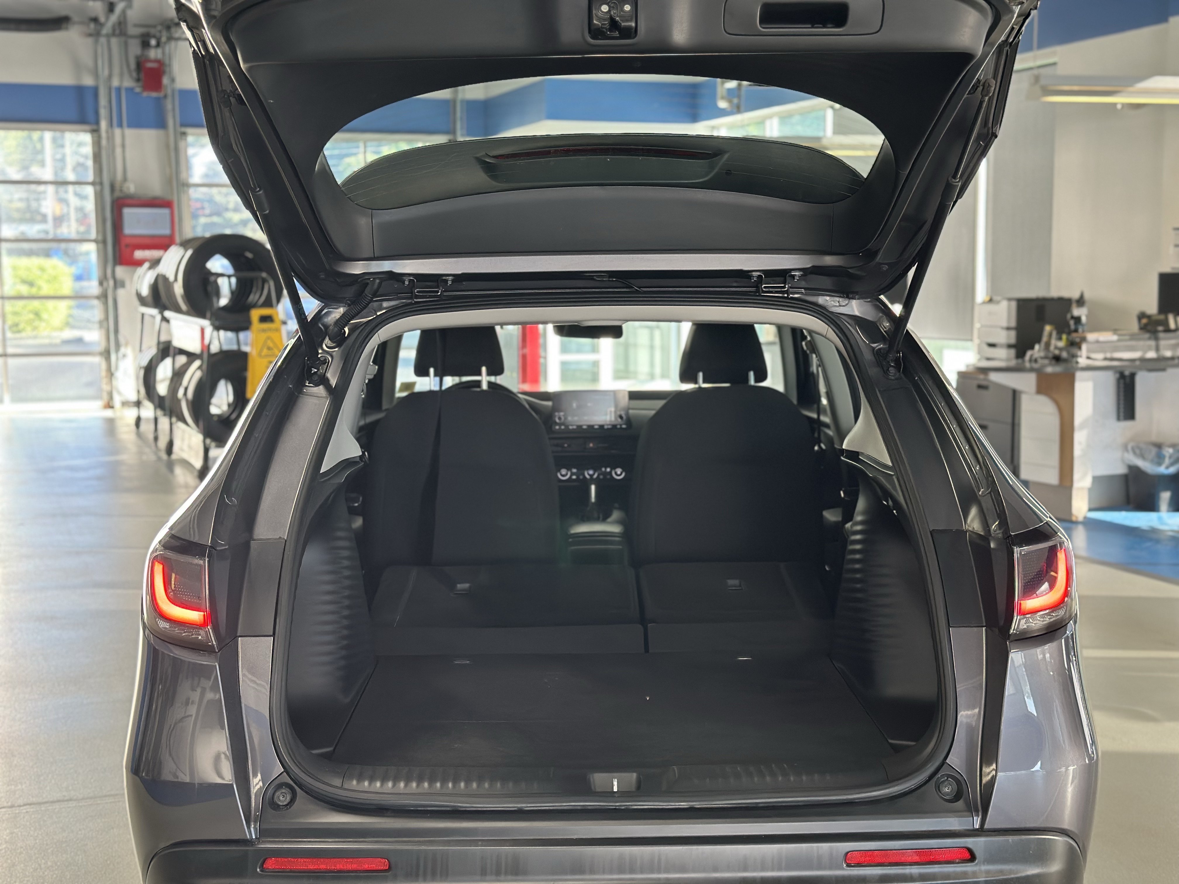 Used 2023 Honda HR-V LX image 17