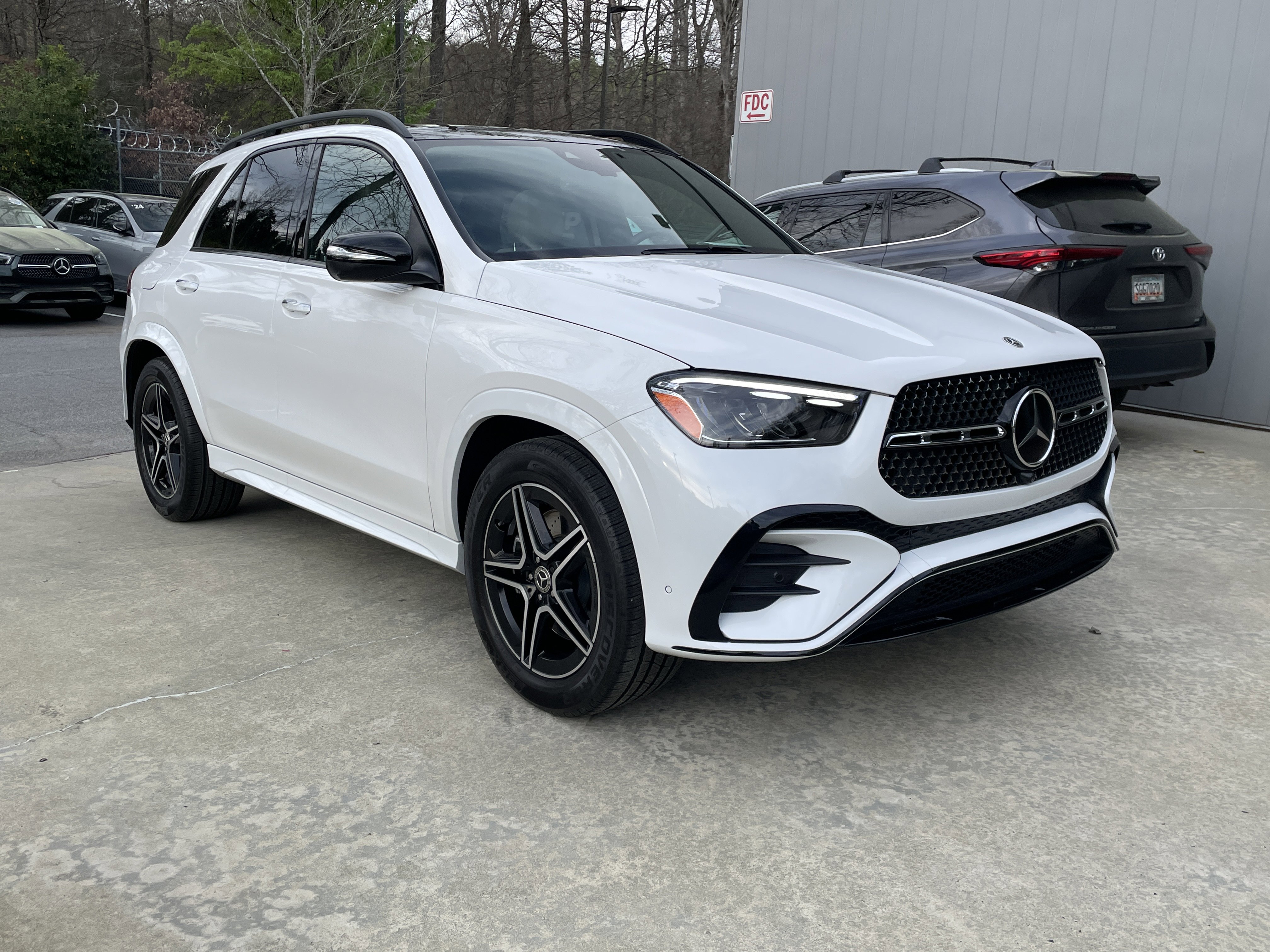 Certified 2025 Mercedes-Benz GLE 450 4MATIC image 4