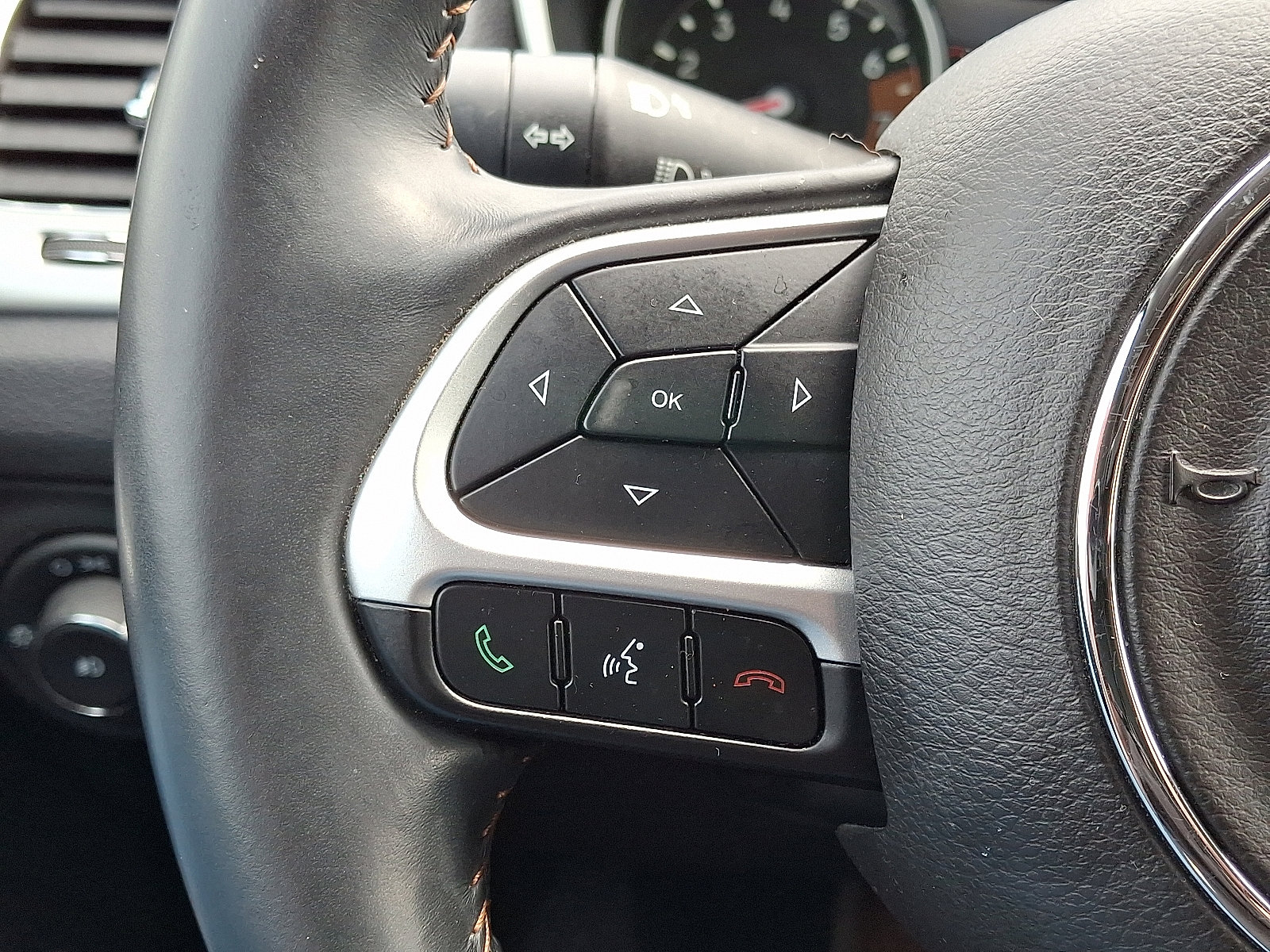 Used 2017 Jeep Compass Latitude w/ Popular Equipment Group AWD/4WD image 23