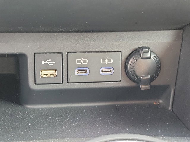 Used 2022 Toyota Highlander L image 27