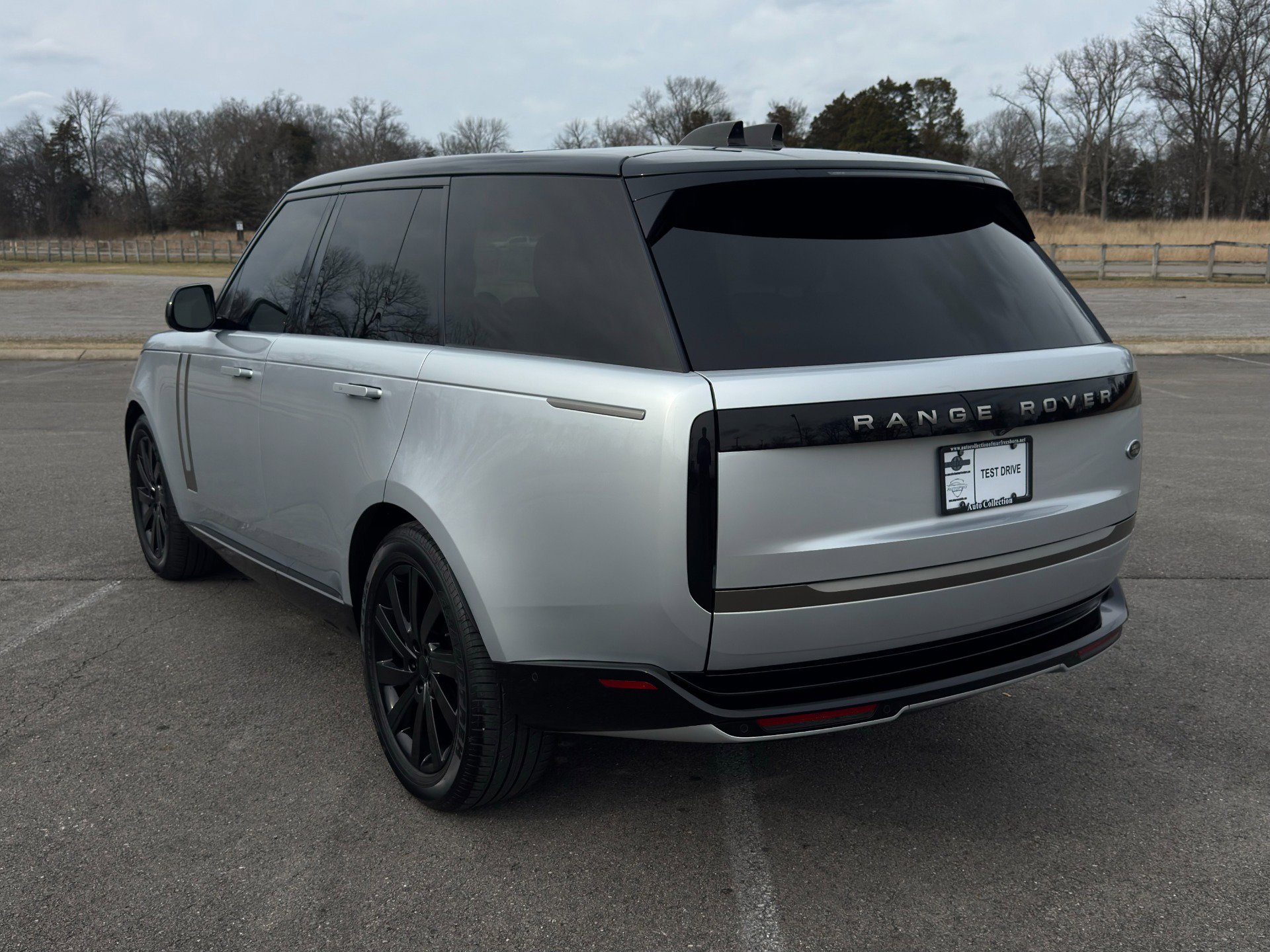 Used 2023 Land Rover Range Rover SE image 4