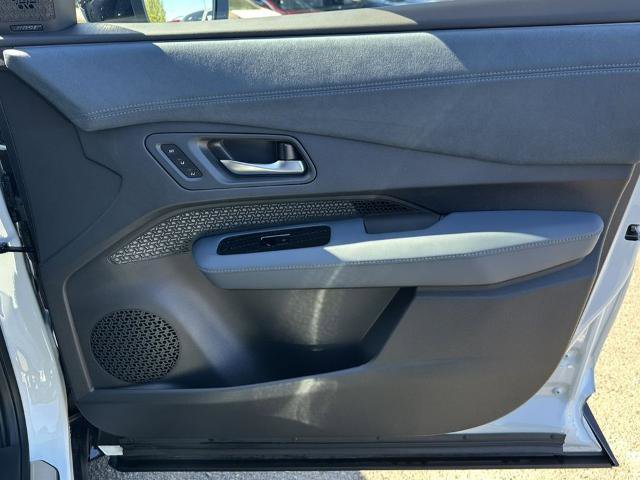 Certified 2025 Nissan Ariya Platinum image 23