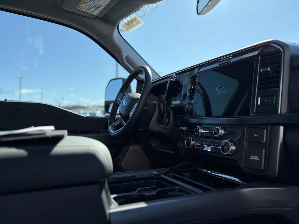 New 2026 Ford F250 Lariat w/ Black Appearance Package image 30