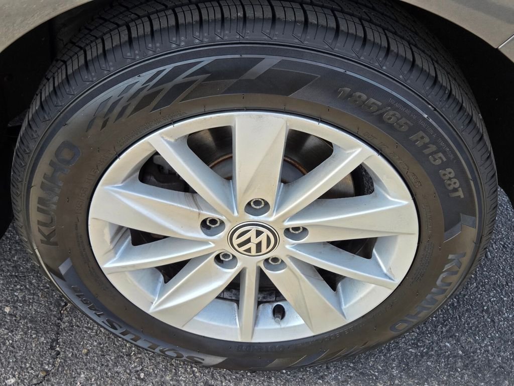 Used 2015 Volkswagen Golf S FWD image 11