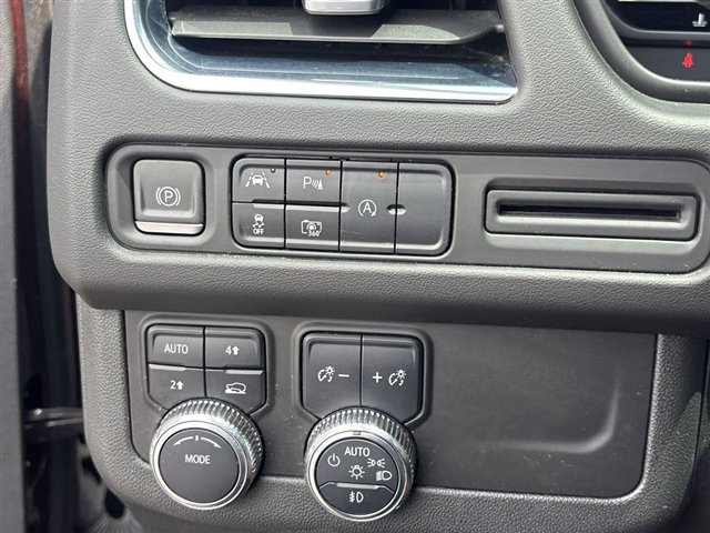 Certified 2023 GMC Yukon XL SLT w/ SLT Premium Package AWD/4WD image 18