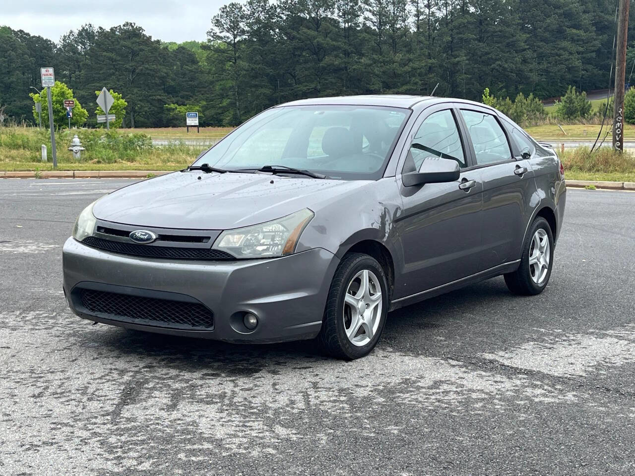 Used 2010 Ford Focus SES FWD image 2