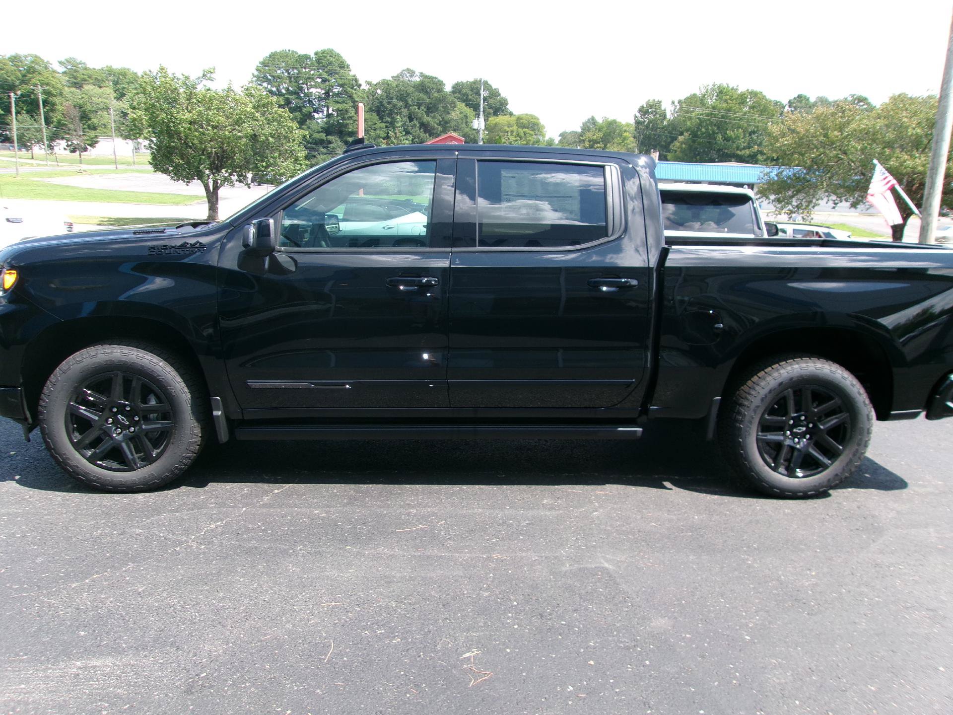 New 2026 Chevrolet Silverado 1500 High Country w/ Midnight Edition AWD/4WD image 7