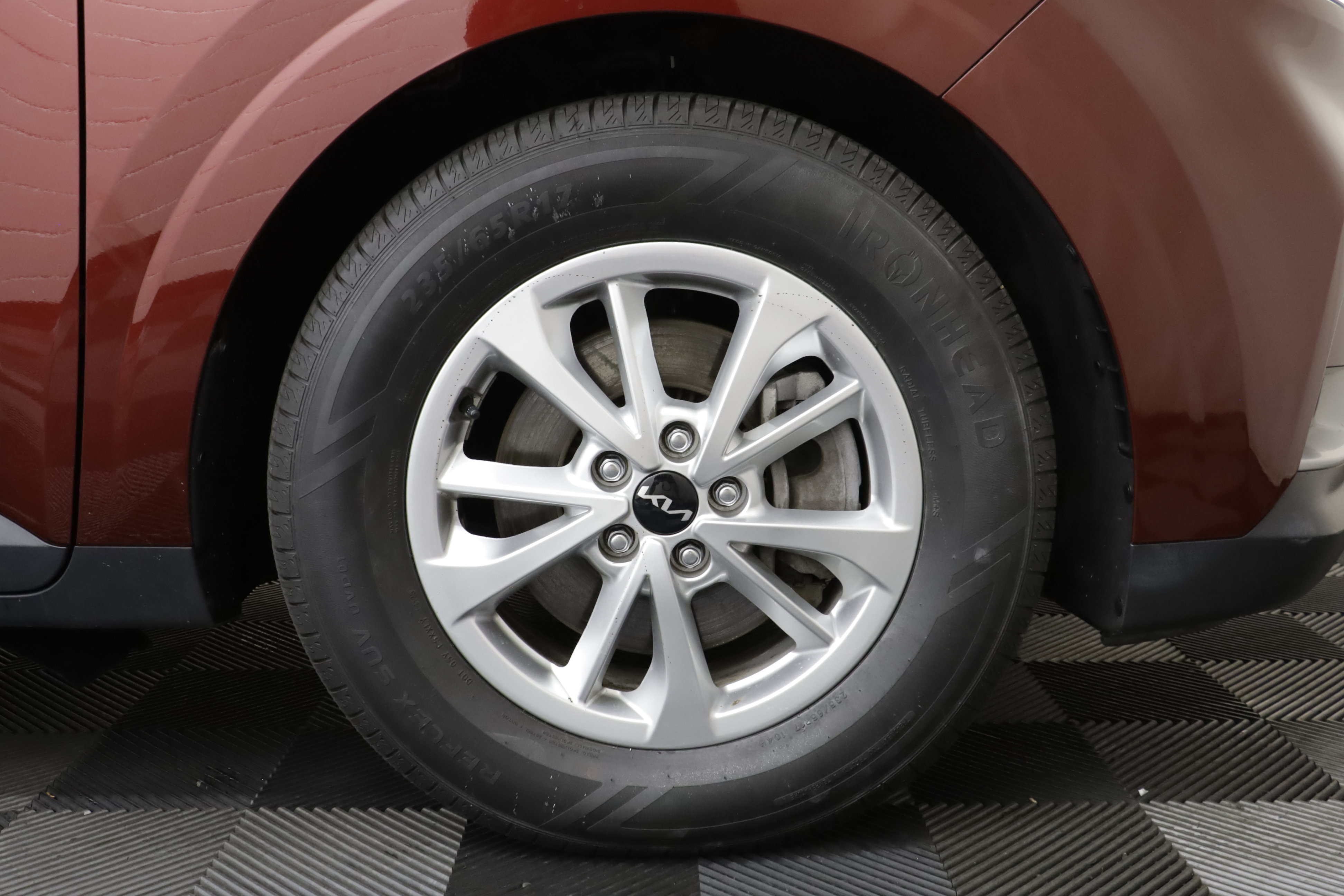Used 2024 Kia Carnival LX FWD image 24