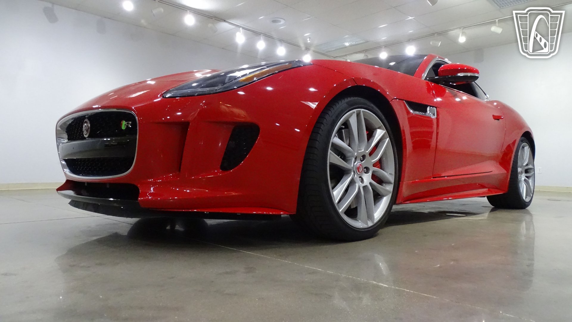 Used 2016 Jaguar F-TYPE R AWD/4WD image 4