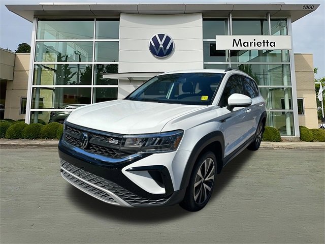 Used 2022 Volkswagen Taos SE image 1
