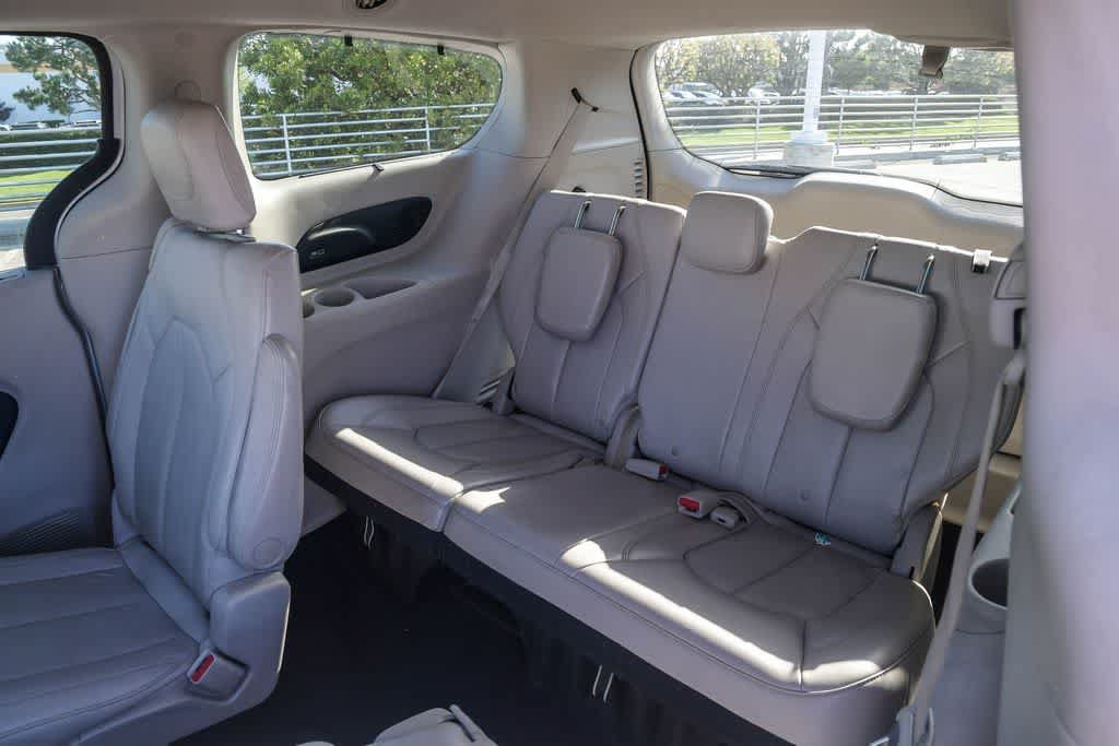 Used 2018 Chrysler Pacifica Touring-L Plus FWD image 20