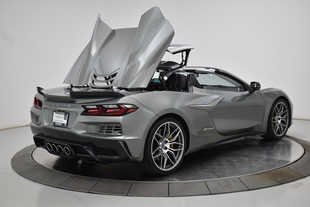 Used 2024 Chevrolet Corvette Z06 RWD image 36