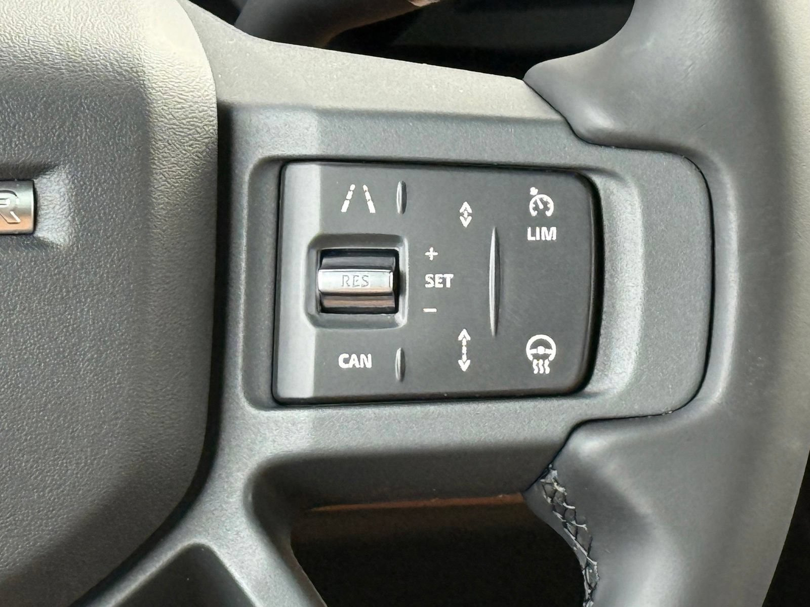 New 2026 Land Rover Defender 110 X-Dynamic SE AWD/4WD image 33