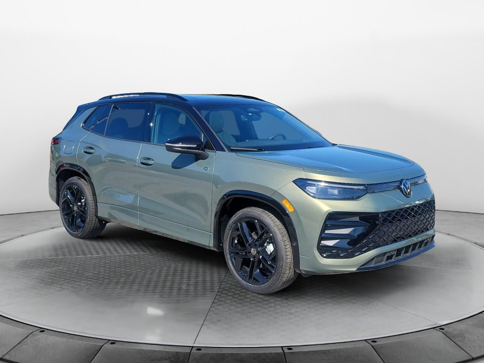 New 2026 Volkswagen Tiguan SE R-Line FWD image 1