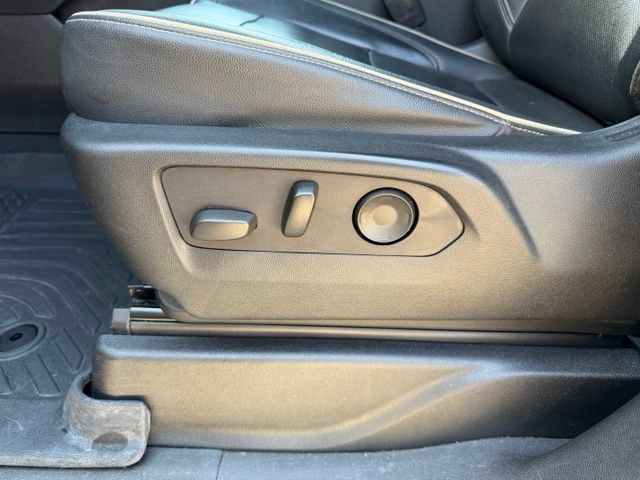 Used 2021 GMC Yukon XL SLT AWD/4WD image 16