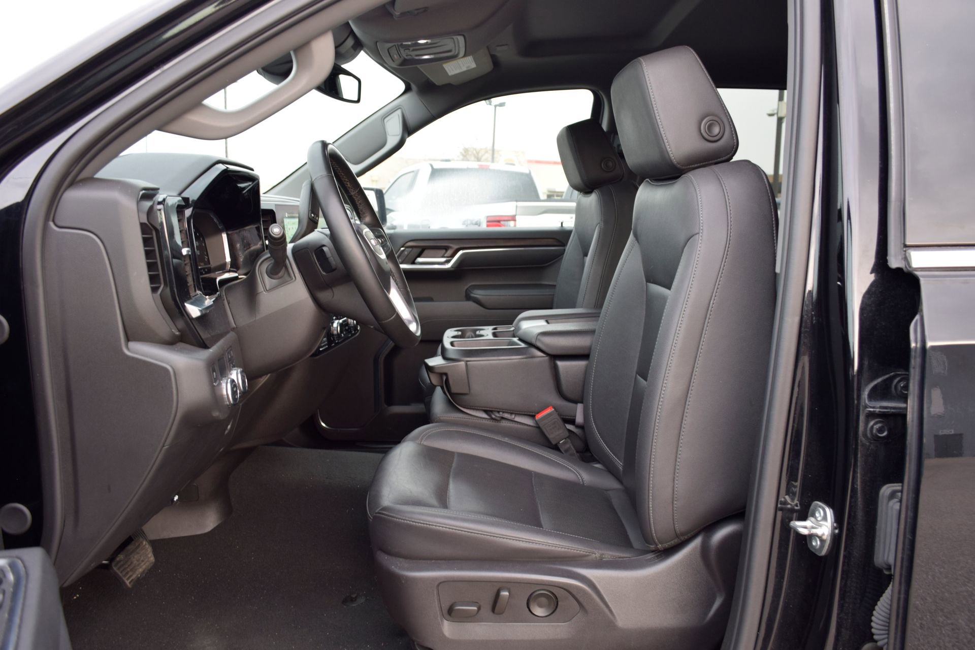 Used 2025 GMC Sierra 1500 SLT image 18