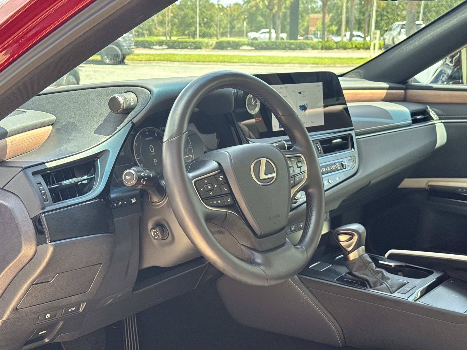 Used 2025 Lexus ES 350 w/ Premium Package FWD image 16