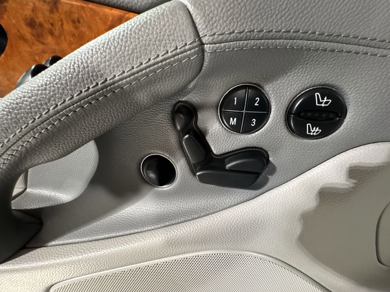 Used 2004 Mercedes-Benz SL 500 image 17