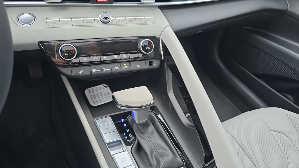 New 2026 Hyundai Elantra Limited image 17