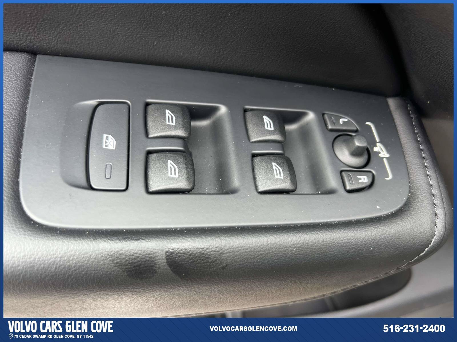 Used 2024 Volvo XC60 B5 Core w/ Protection Package Premier AWD/4WD image 17
