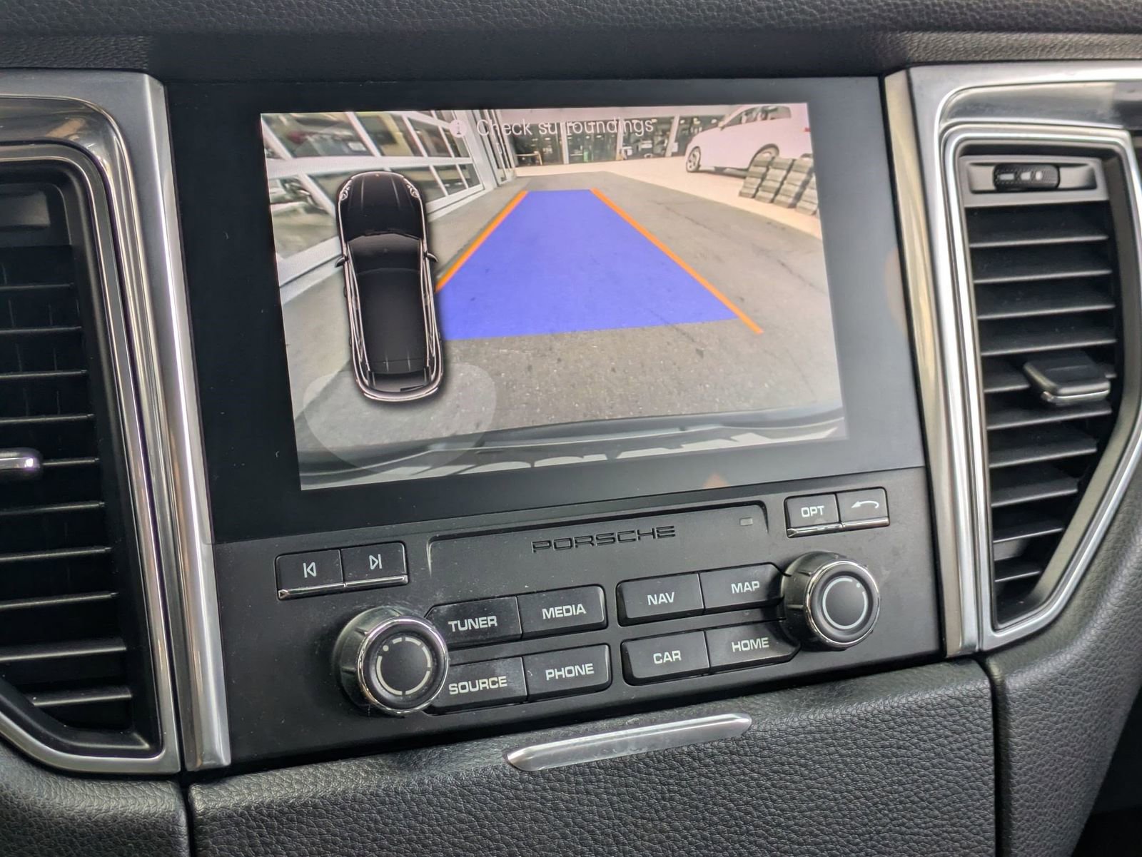 Used 2018 Porsche Macan image 13