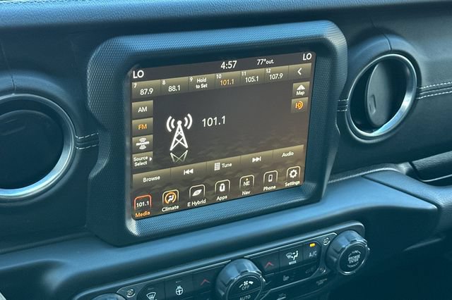 Used 2023 Jeep Wrangler Unlimited Sahara w/ Cold Weather Group AWD/4WD image 21