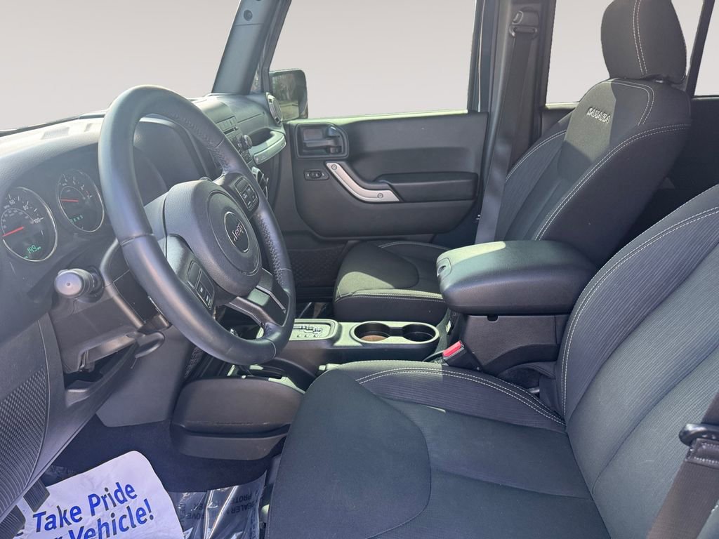 Used 2017 Jeep Wrangler Unlimited Sahara image 9