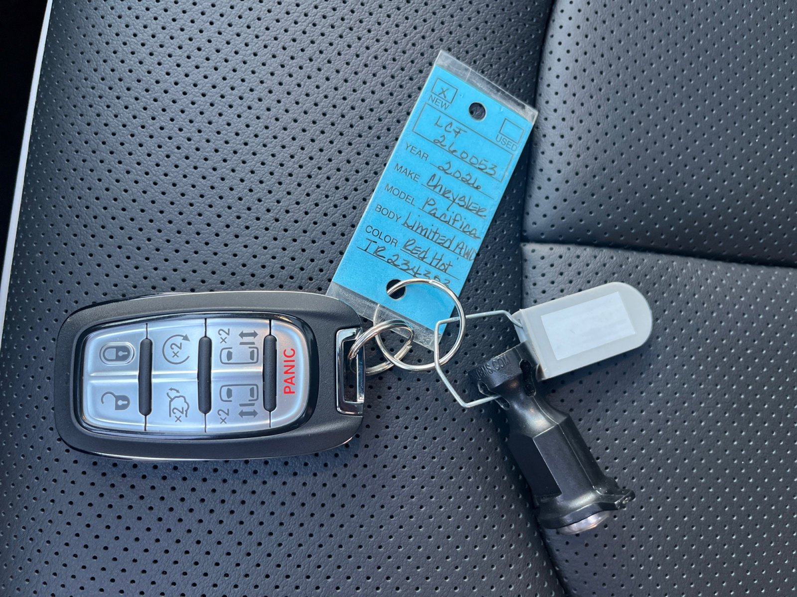 New 2026 Chrysler Pacifica Limited image 29