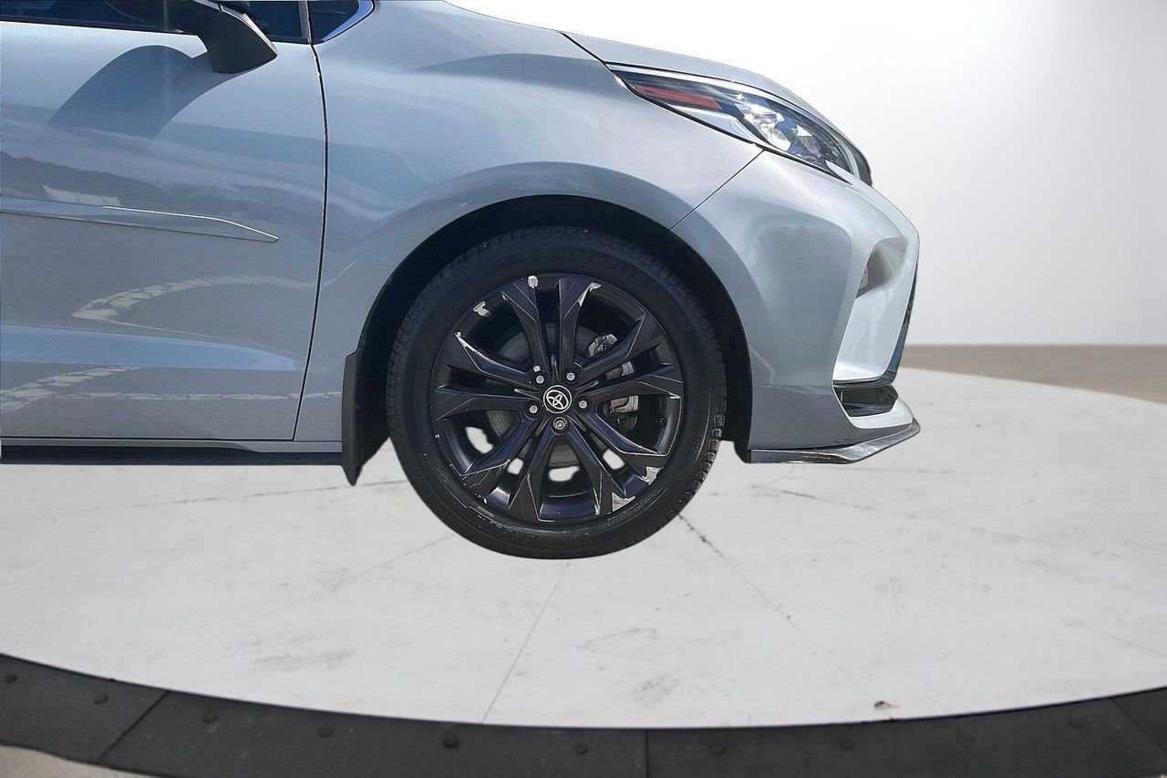 Used 2023 Toyota Sienna XSE image 36