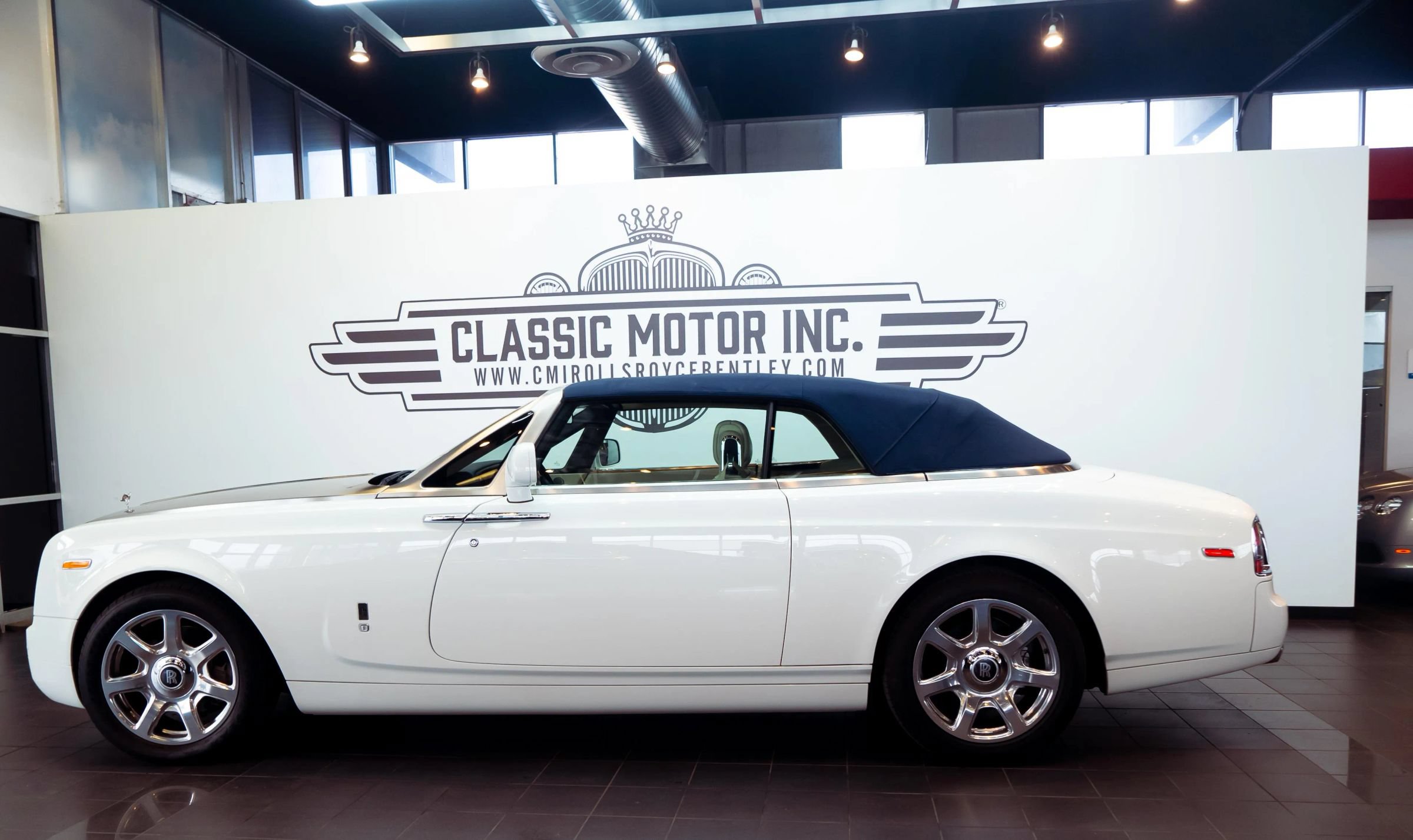 Used 2011 Rolls-Royce Phantom Drophead Coupe RWD image 12
