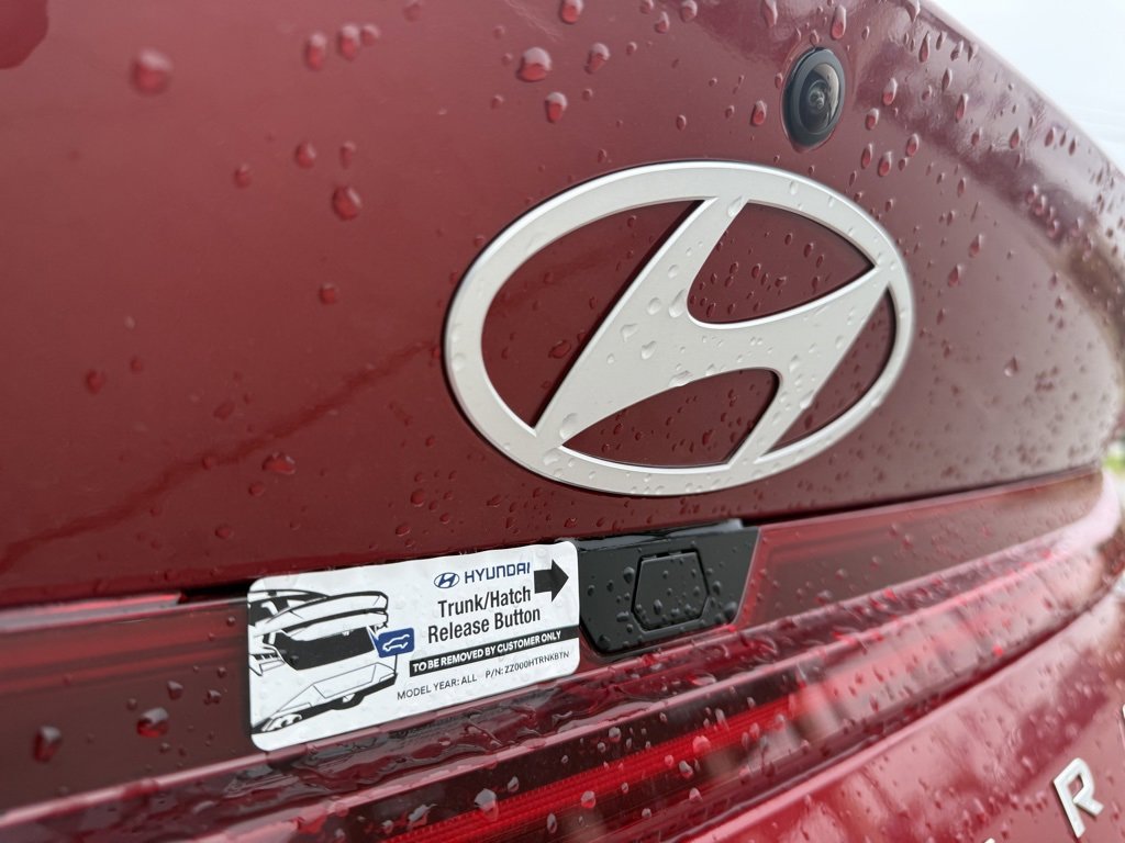 New 2025 Hyundai Elantra Limited image 9