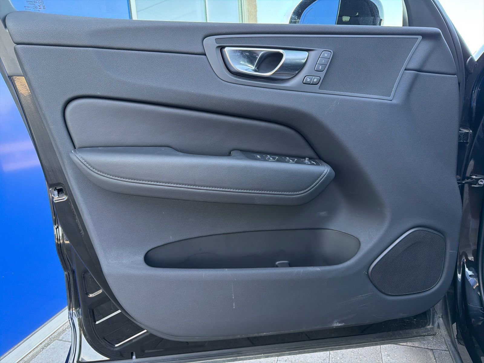 Used 2025 Volvo XC60 B5 Plus AWD/4WD image 18