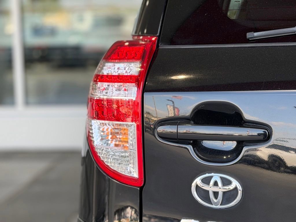 Used 2012 Toyota RAV4 4WD w/ Value Pkg image 9