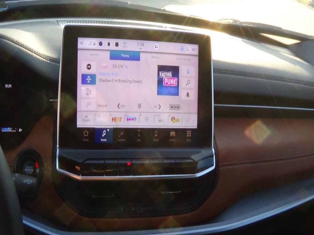 Used 2025 Jeep Compass Limited w/ Elite Group image 24